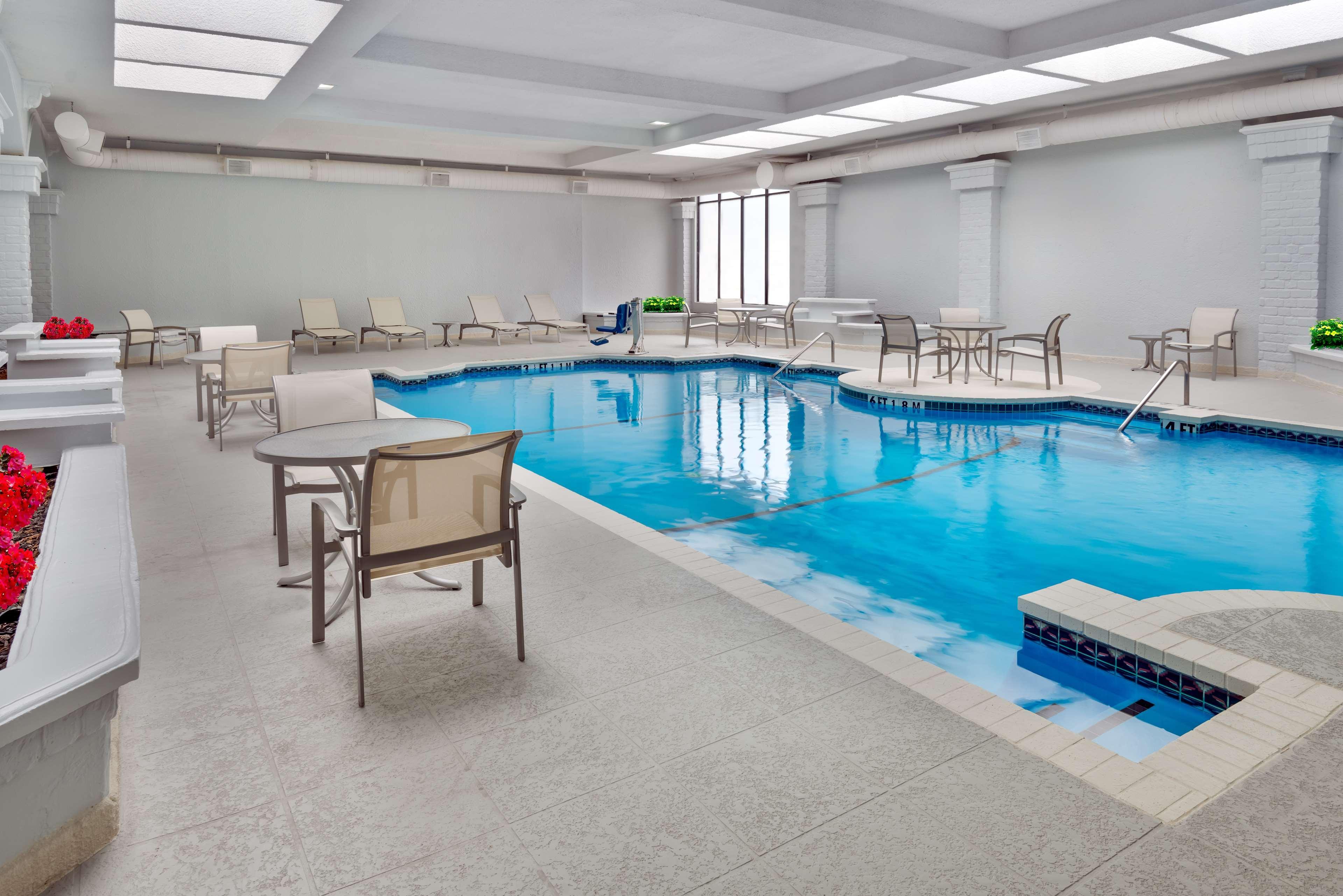 Embassy Suites Dallas - Park Central Area Экстерьер фото