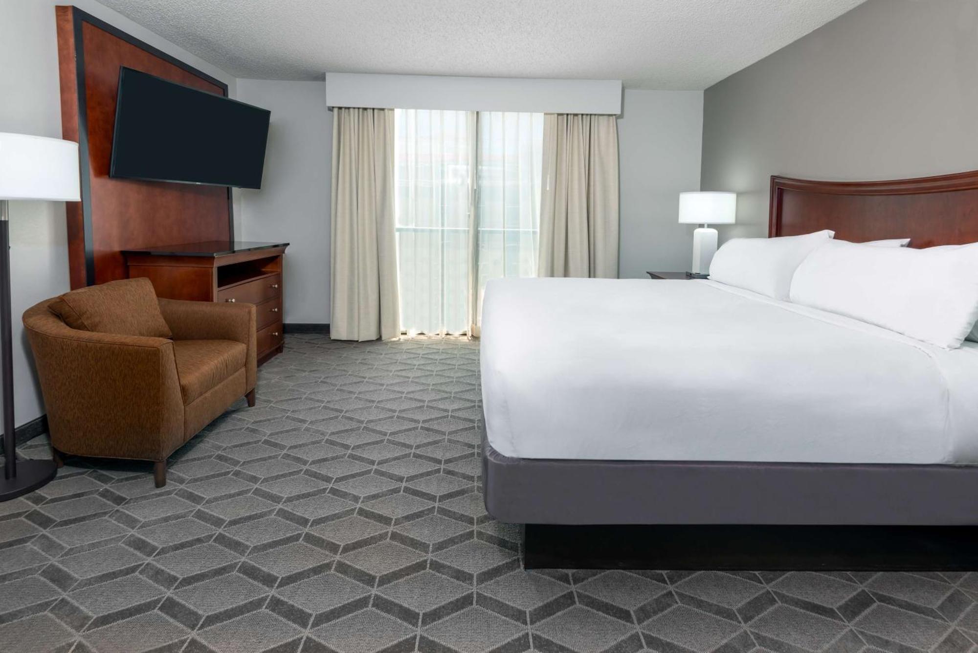 Embassy Suites Dallas - Park Central Area Экстерьер фото