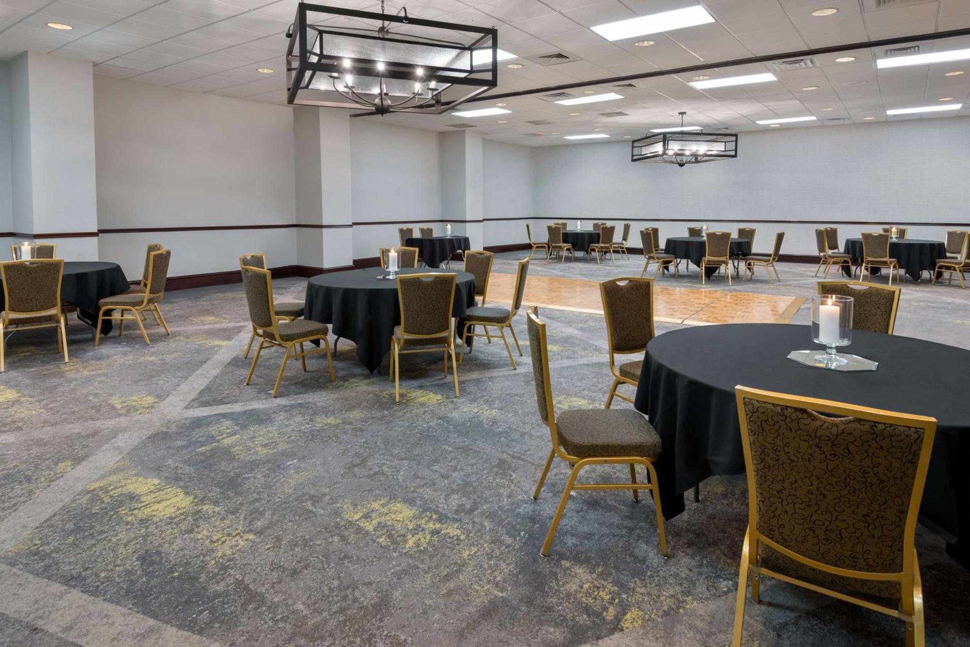 Embassy Suites Dallas - Park Central Area Экстерьер фото