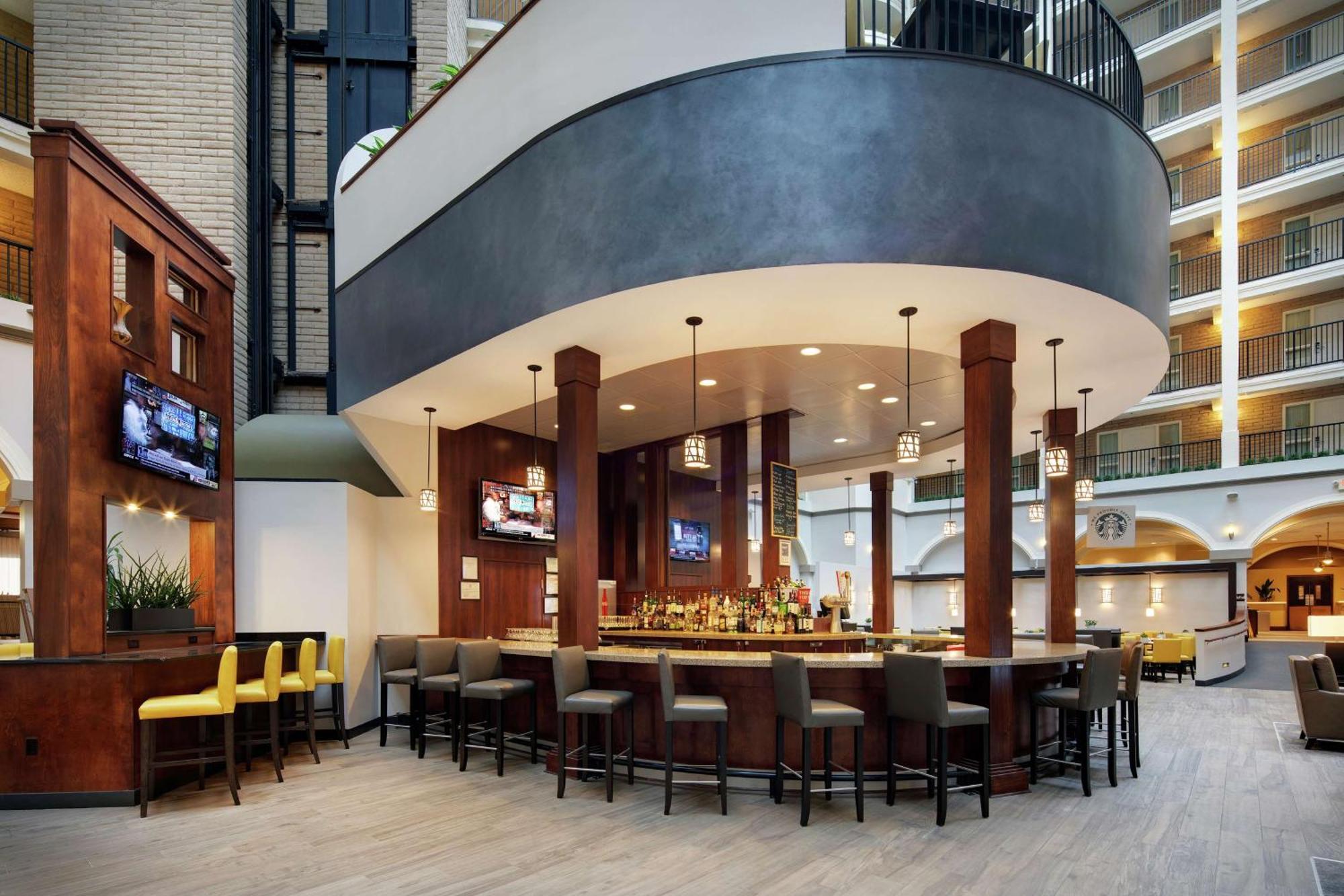 Embassy Suites Dallas - Park Central Area Экстерьер фото