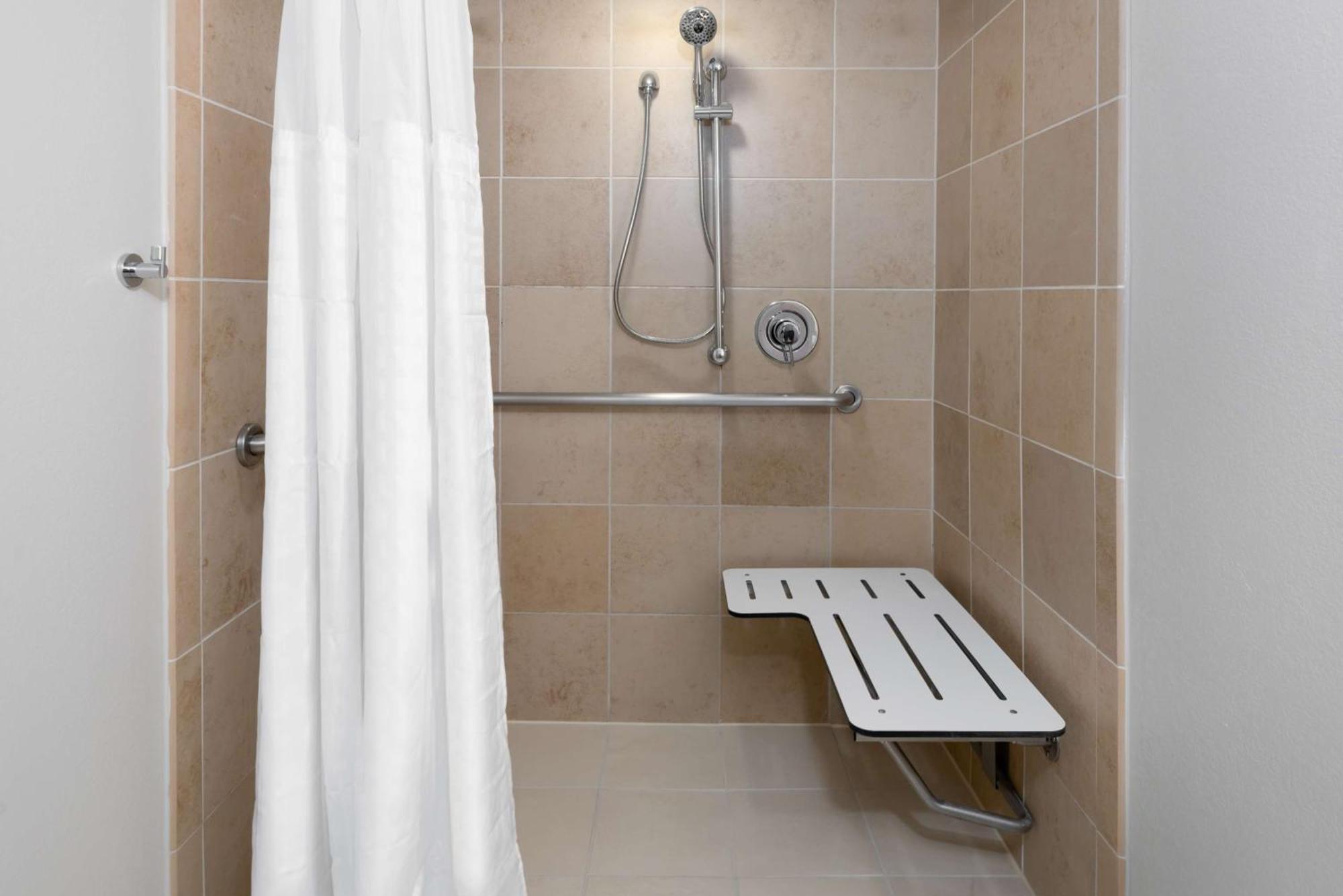 Embassy Suites Dallas - Park Central Area Экстерьер фото