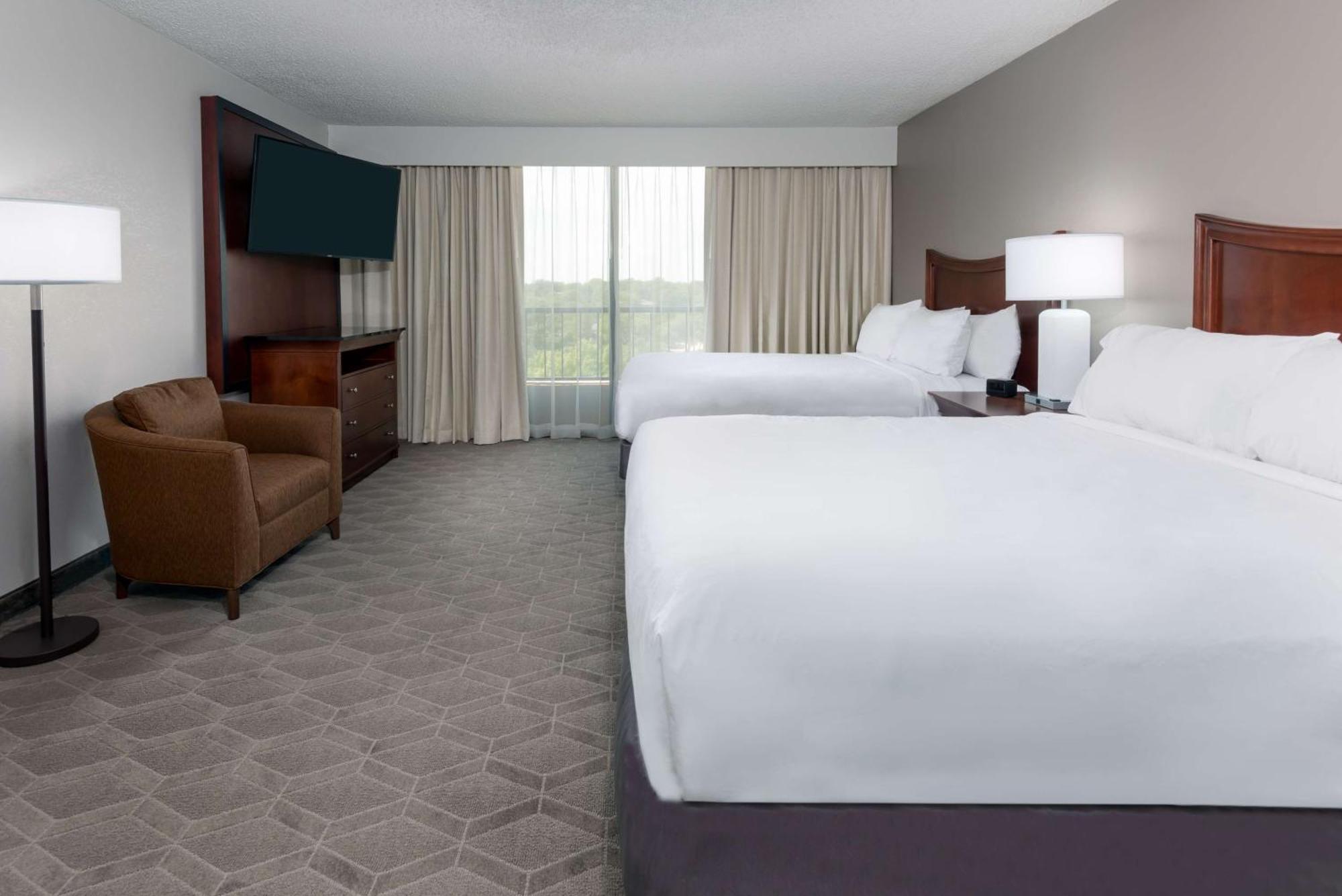 Embassy Suites Dallas - Park Central Area Экстерьер фото