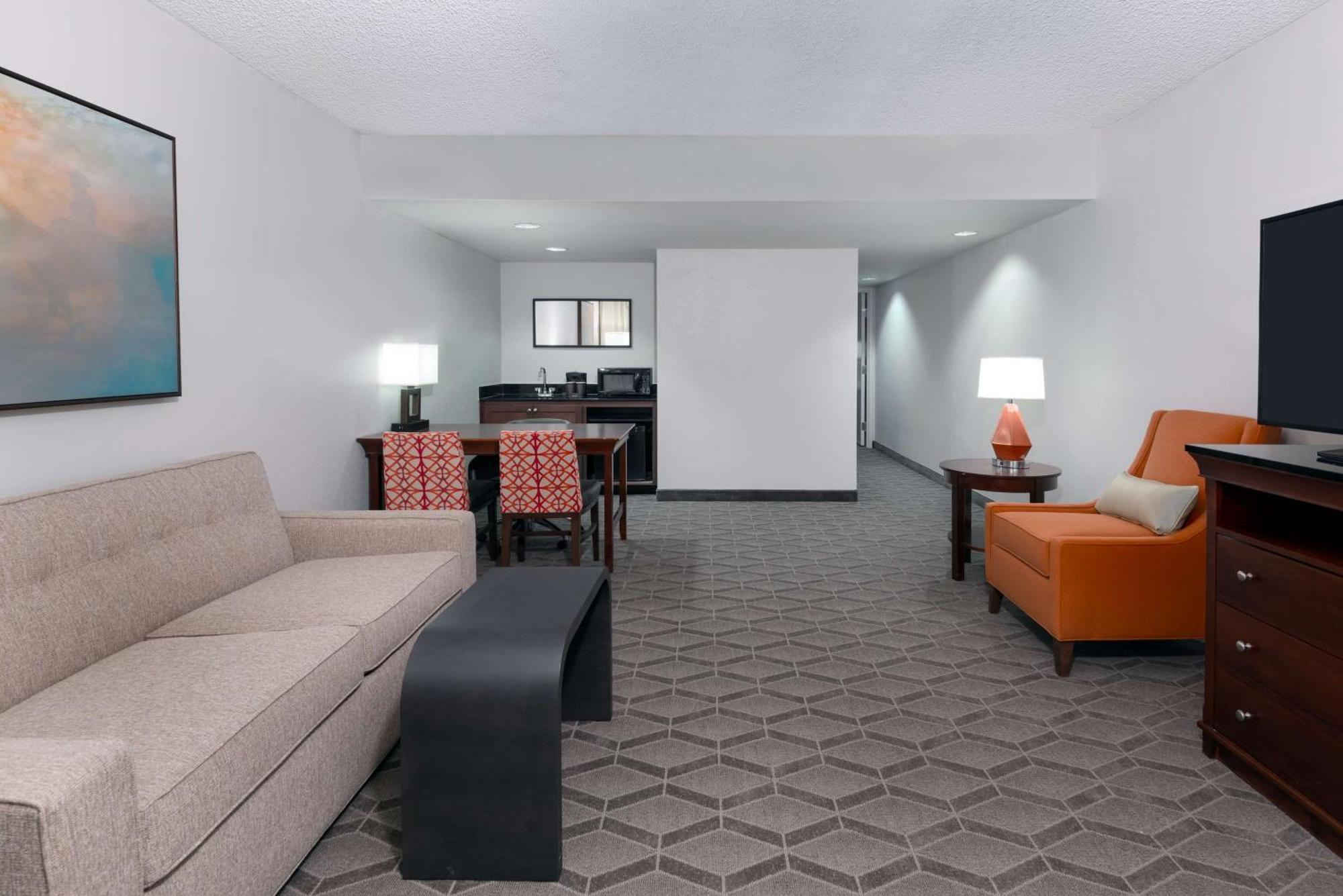 Embassy Suites Dallas - Park Central Area Экстерьер фото