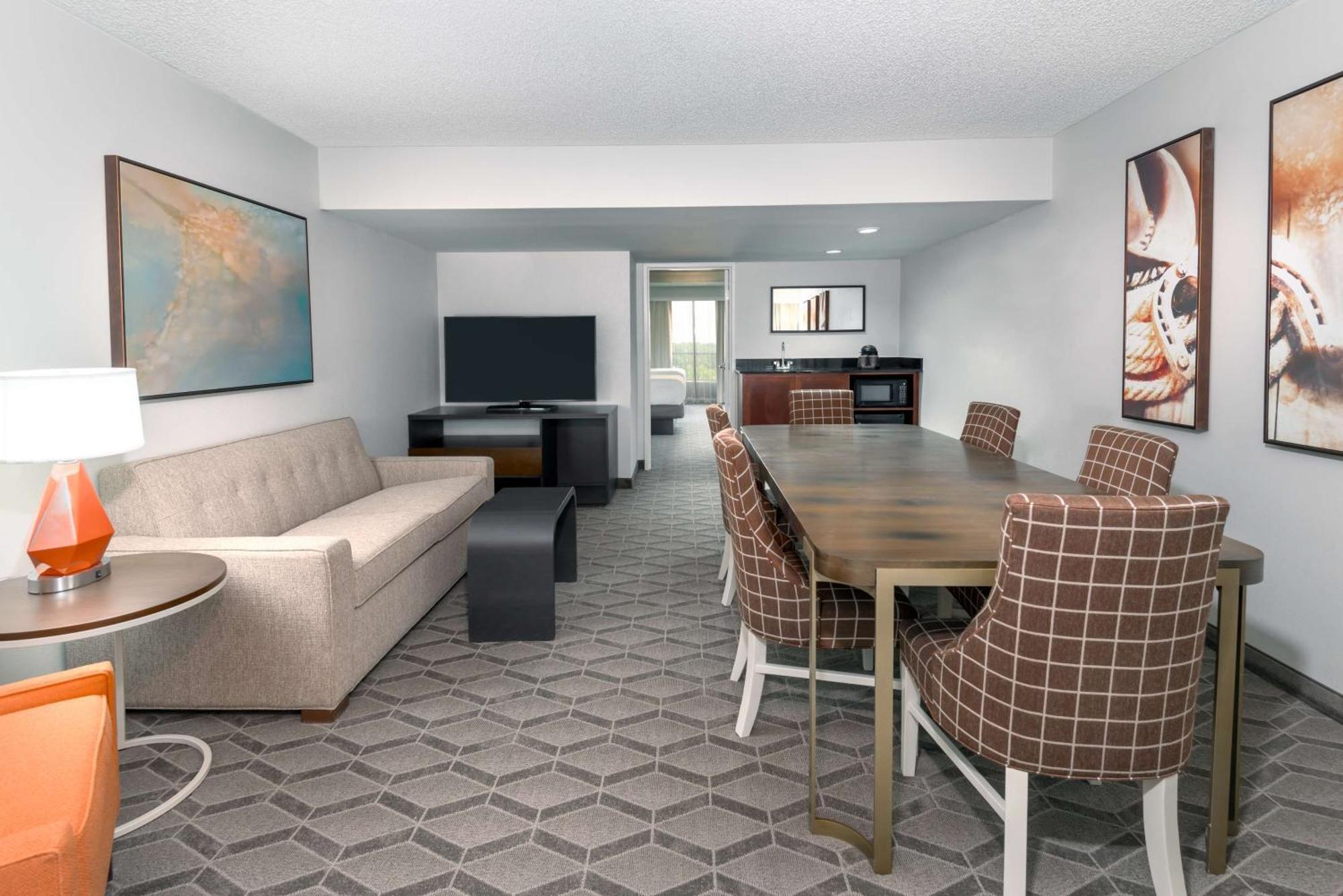 Embassy Suites Dallas - Park Central Area Экстерьер фото