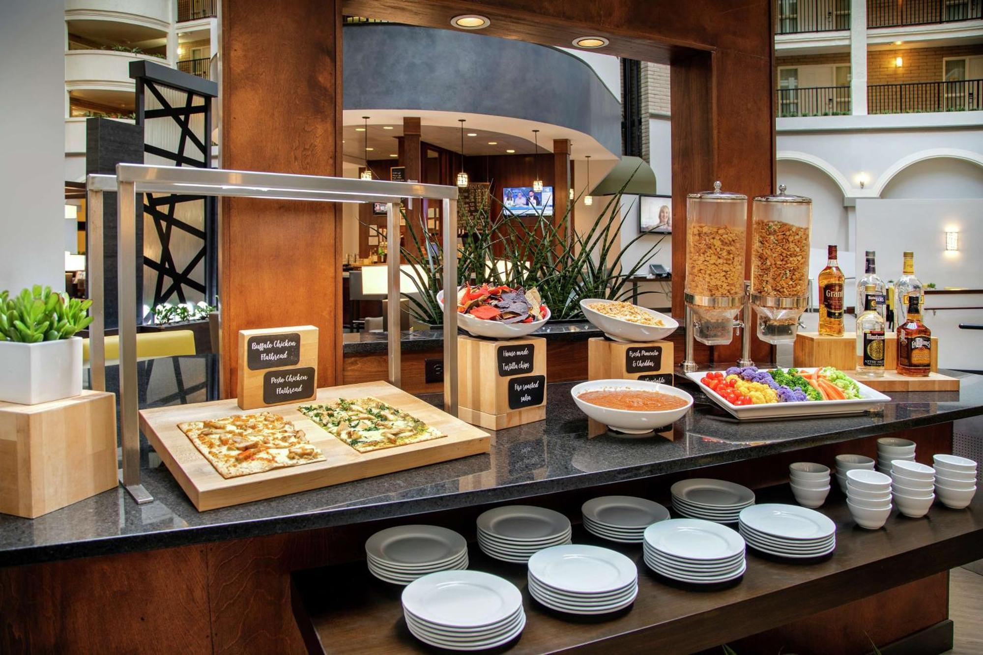 Embassy Suites Dallas - Park Central Area Экстерьер фото