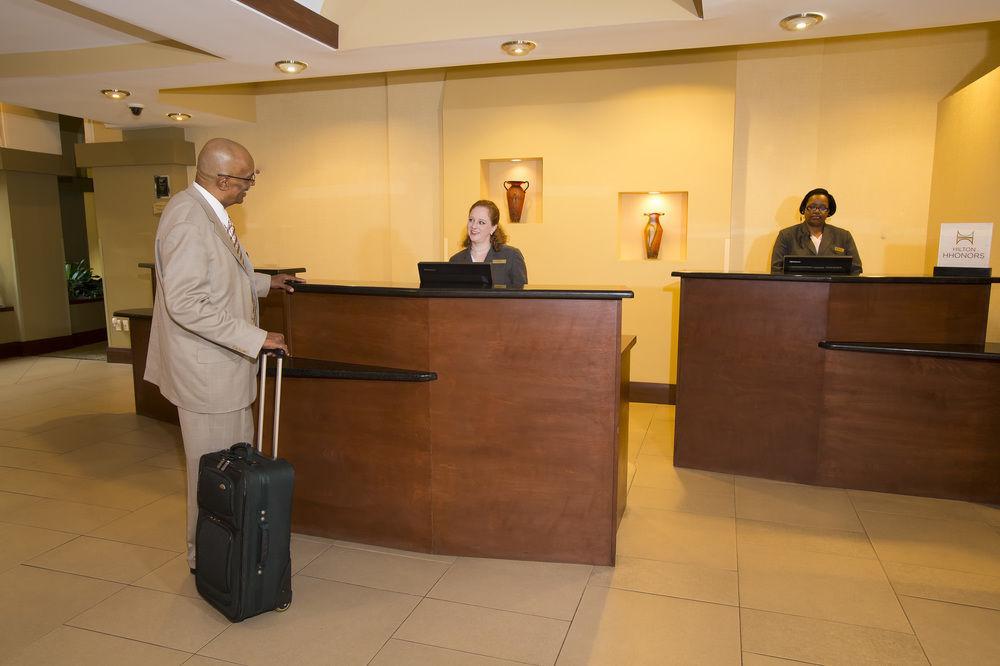 Embassy Suites Dallas - Park Central Area Интерьер фото