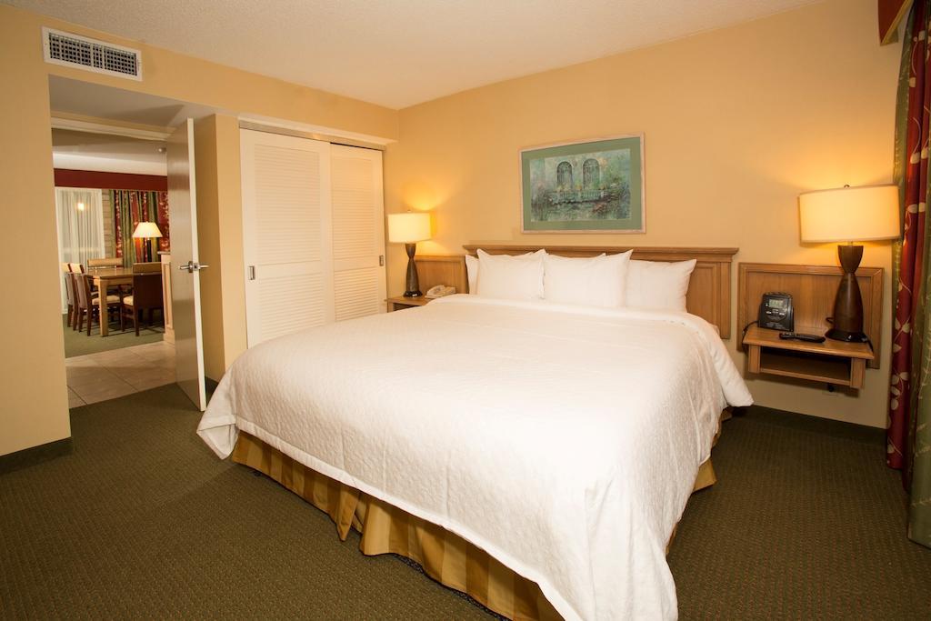 Embassy Suites Dallas - Park Central Area Экстерьер фото
