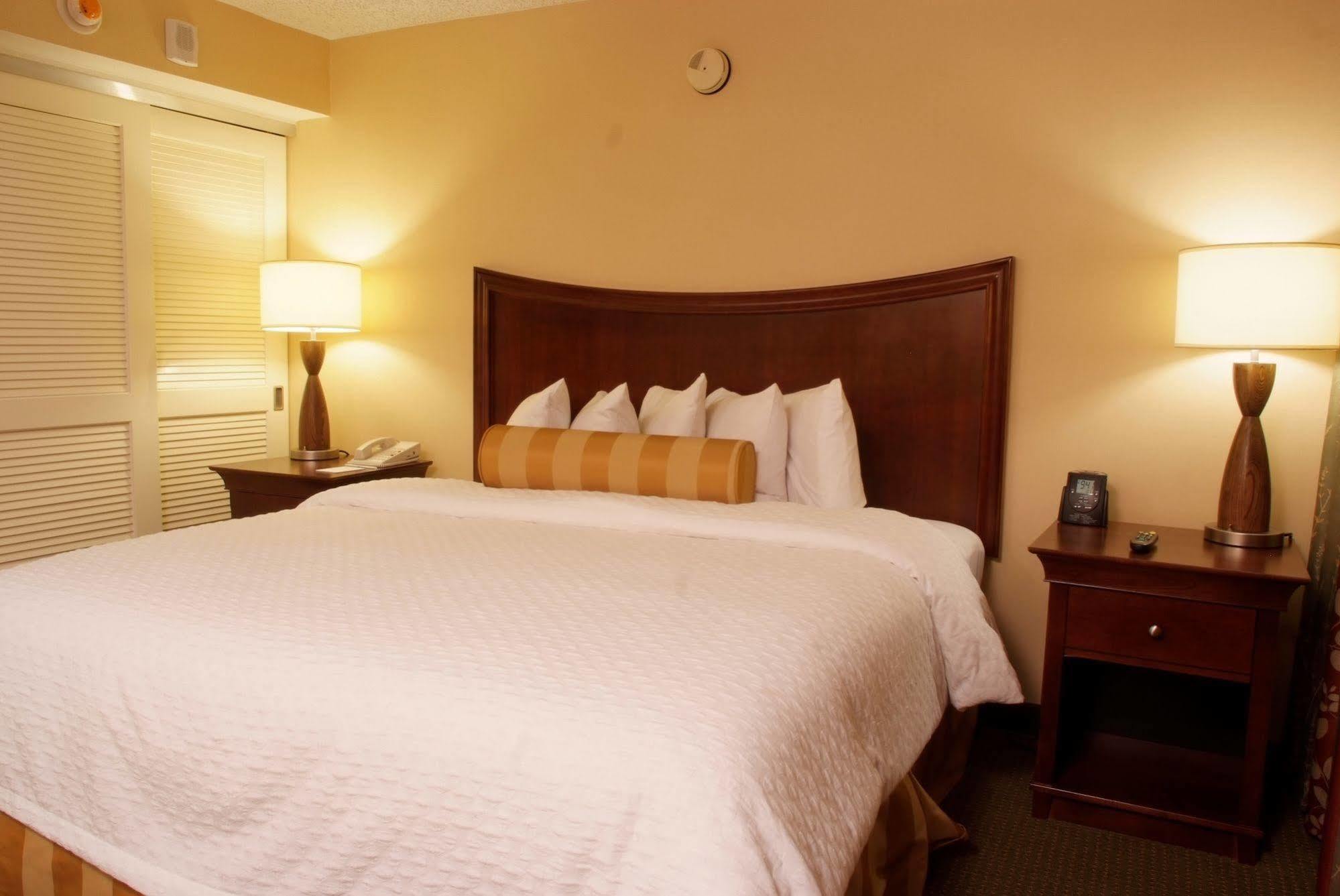 Embassy Suites Dallas - Park Central Area Экстерьер фото